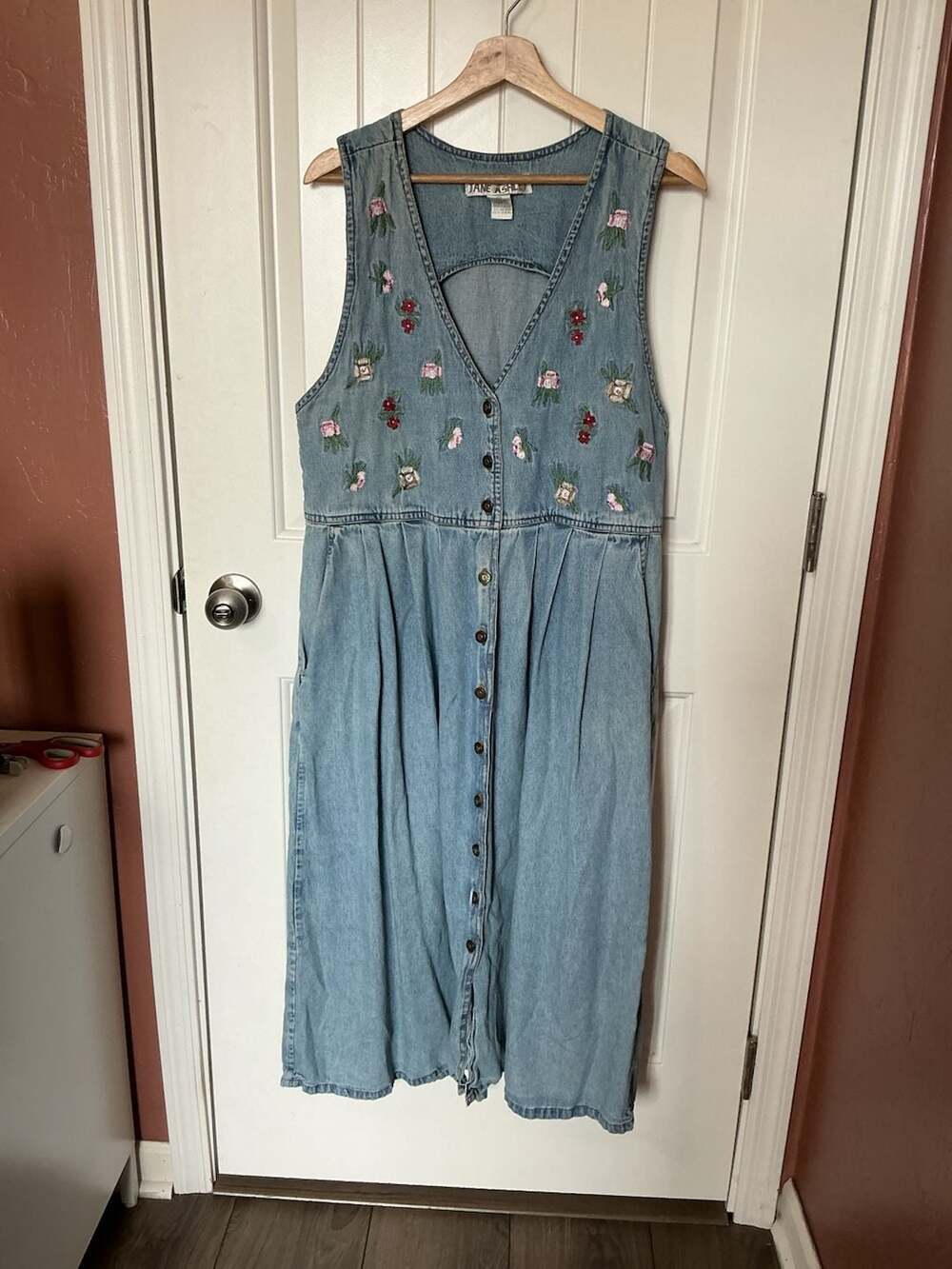 Vintage Jane Ashley Denim Button-Front Midi Dress with Floral Embroidery Medium